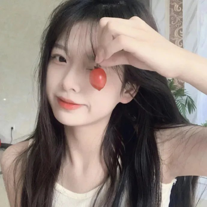 挥著翅膀的女孩